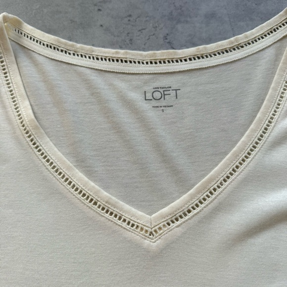 Ann Taylor Loft Crochet Edge V Neck Tee Ivory Small - Picture 3 of 10